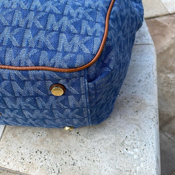 Michael Kors Marina Tote LG Drawstring Tote w/Gold Tone HW - 30S6GMAT3V Denim - Picture 8 of 17